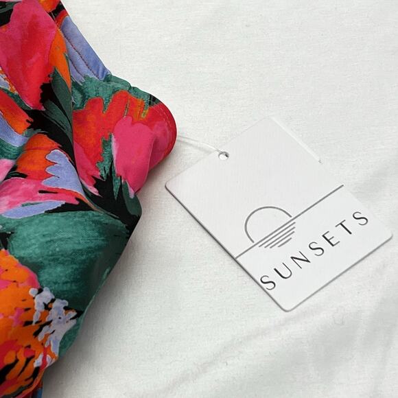 Sunsets Tankini Top 38G Hummingbird Cove NWT $106 Adjustable Strap Underwire - Picture 3 of 14